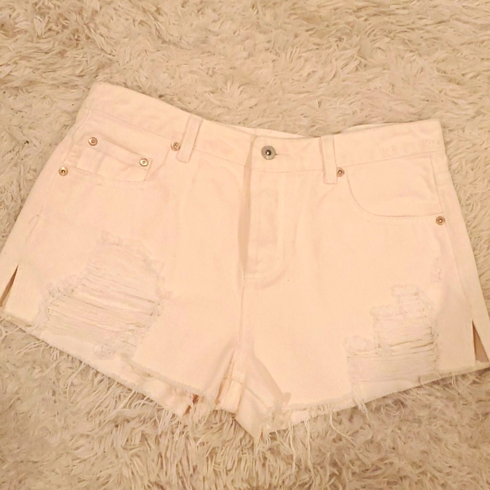 Cream daisy dukes jean shorts Sz L